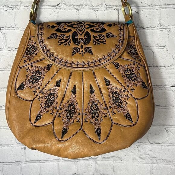 Isabella Fiore Embroidered Leather Hobo Bag Handbag Purse Pocket Book - Picture 2 of 9